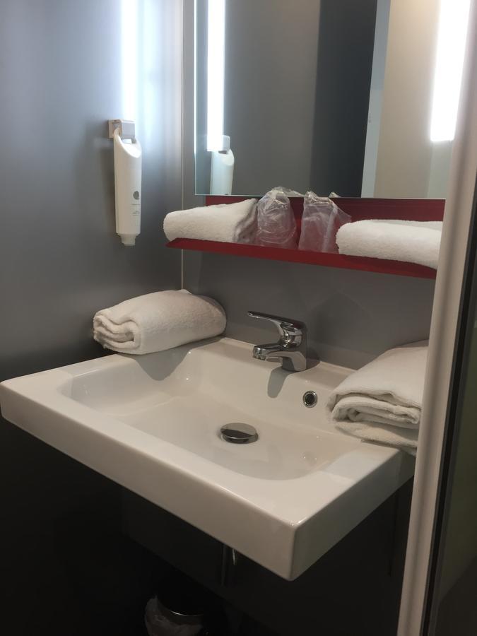 Enzo Hotels Trappes By Kyriad Direct Εξωτερικό φωτογραφία