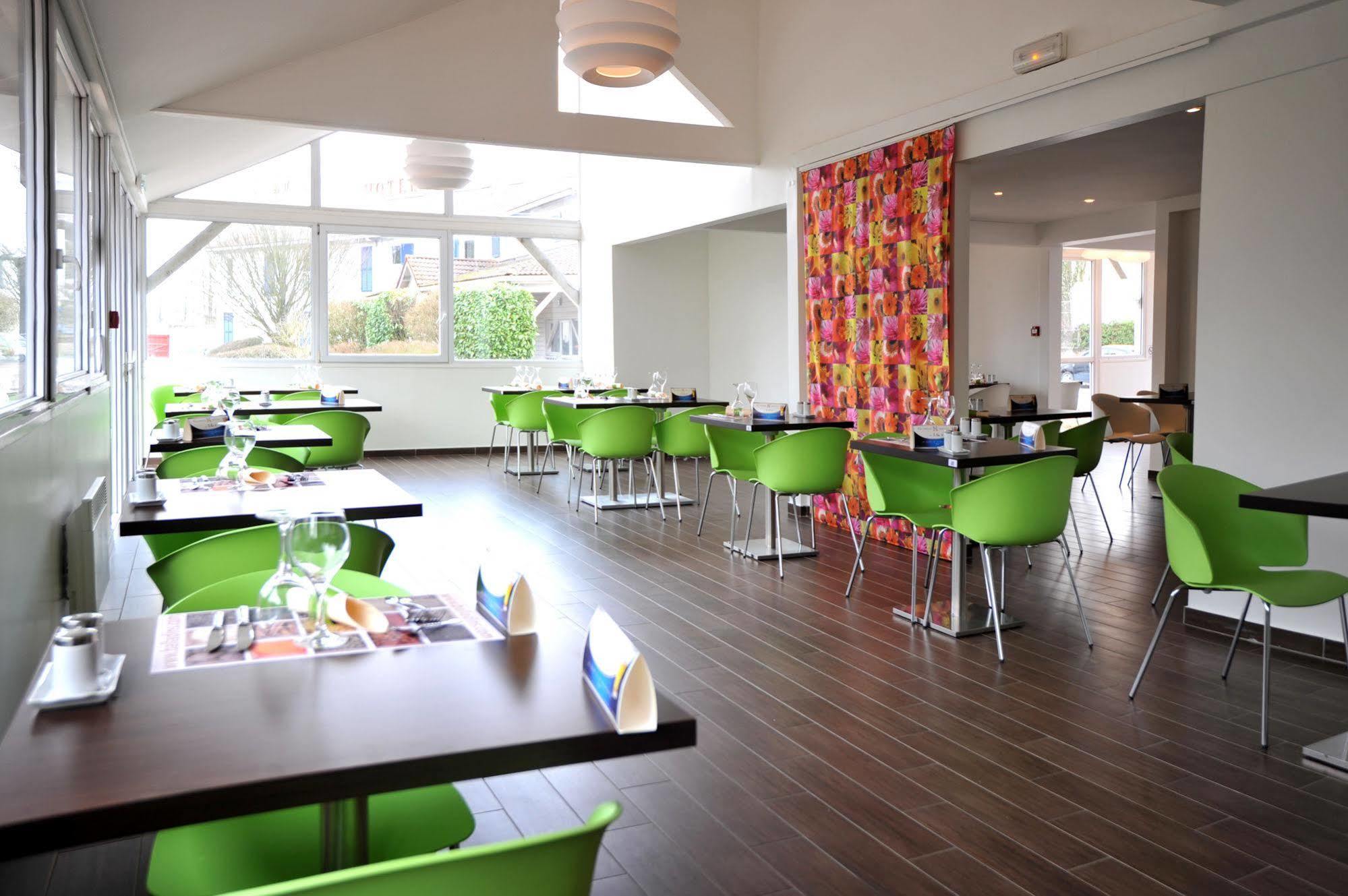 Enzo Hotels Trappes By Kyriad Direct Εξωτερικό φωτογραφία