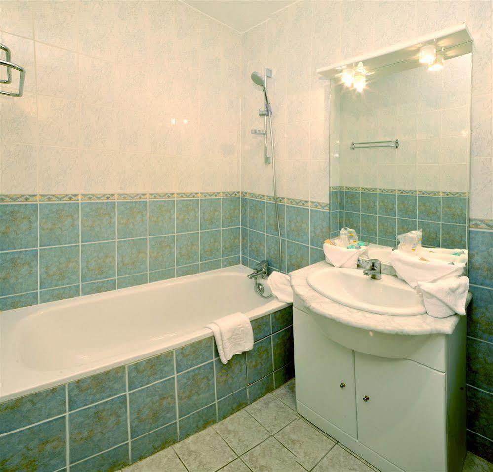 Enzo Hotels Trappes By Kyriad Direct Εξωτερικό φωτογραφία