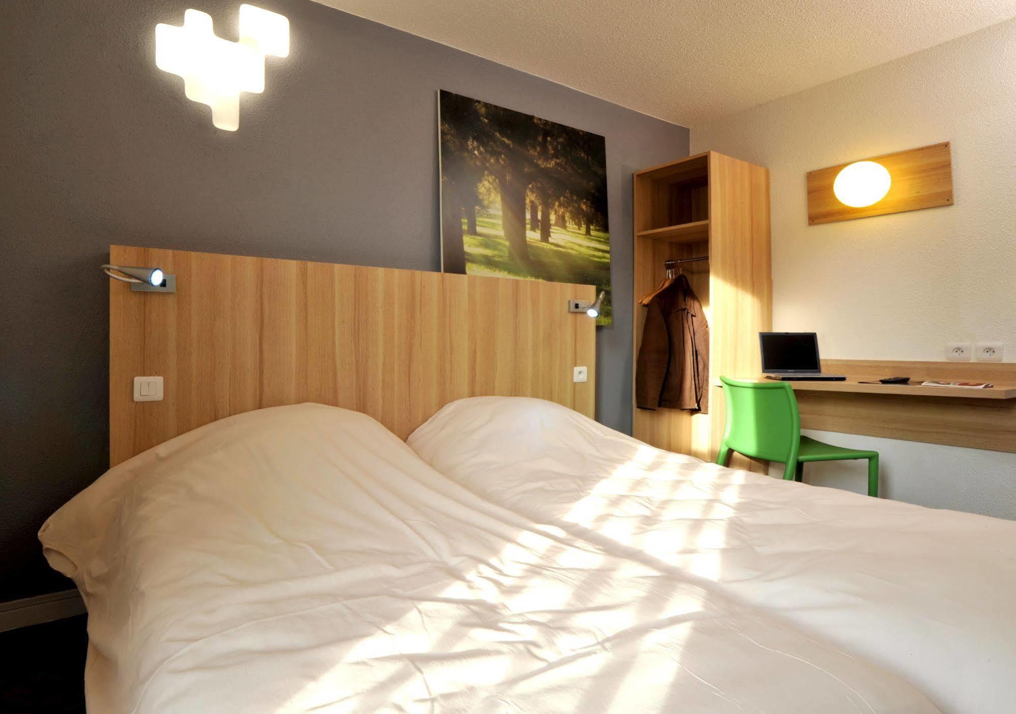 Enzo Hotels Trappes By Kyriad Direct Εξωτερικό φωτογραφία