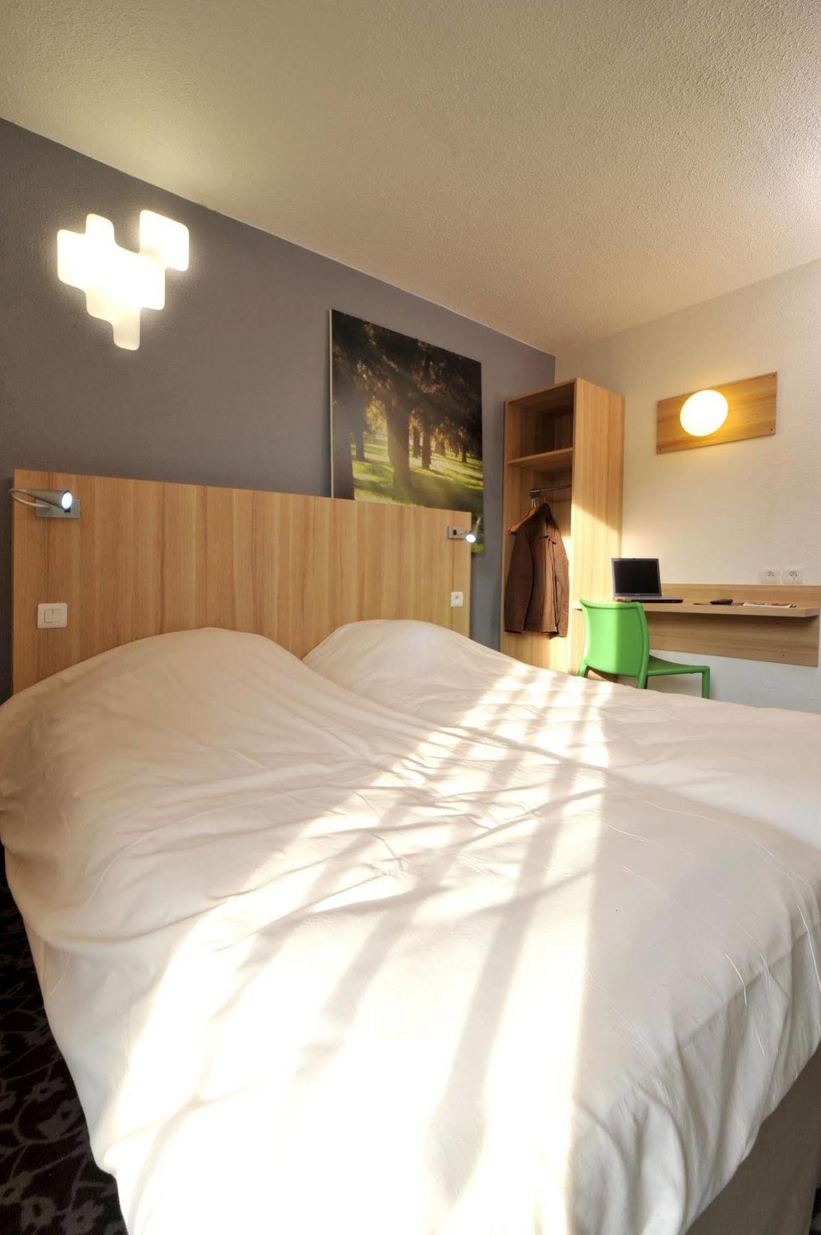 Enzo Hotels Trappes By Kyriad Direct Εξωτερικό φωτογραφία
