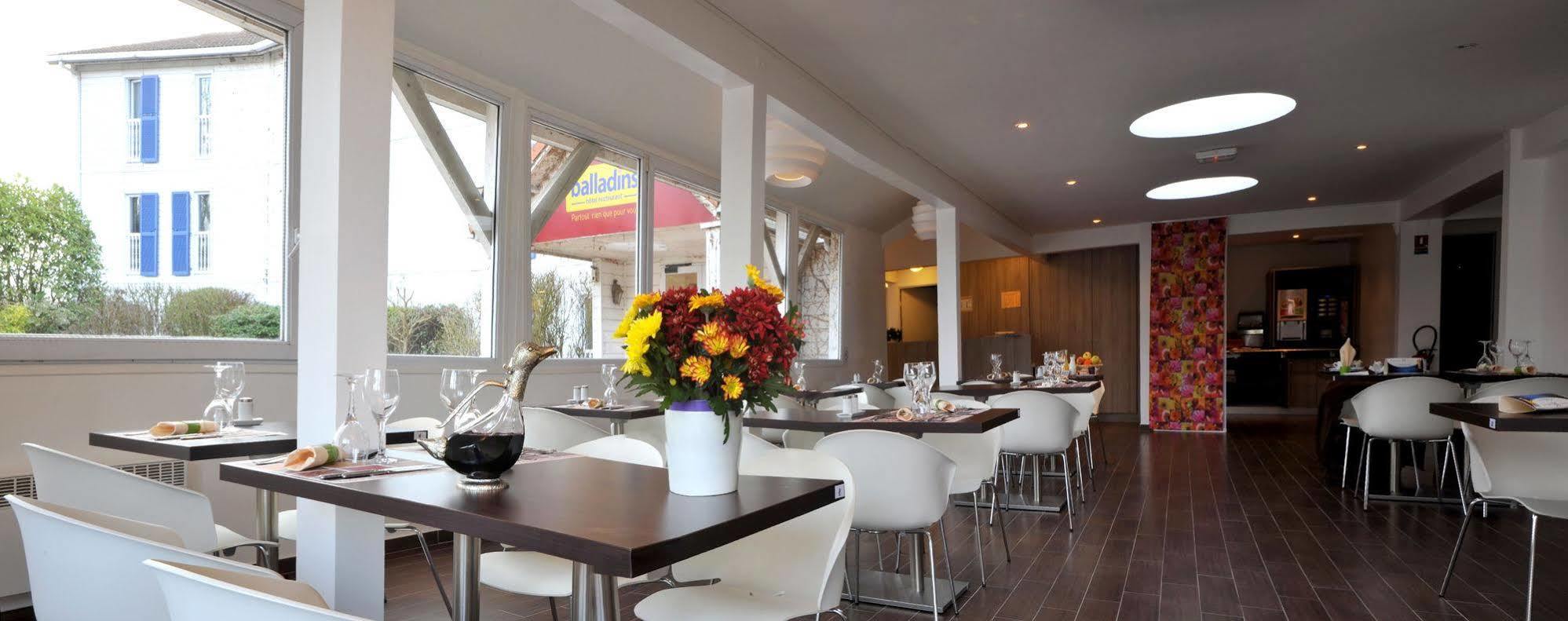 Enzo Hotels Trappes By Kyriad Direct Εξωτερικό φωτογραφία